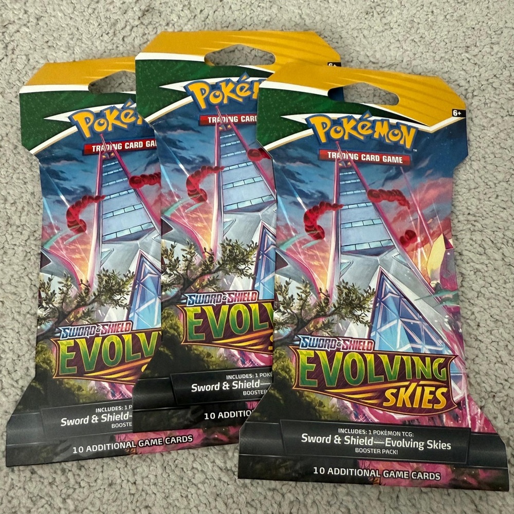Pokemon TCG Sword&Shield Evolving Skies Sleeved Booster Per Pack$65 (sleeved)